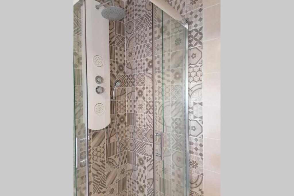 Les Etapes Chartraines Parking Wifi Jaccuzi Apartamento Chartres Exterior foto