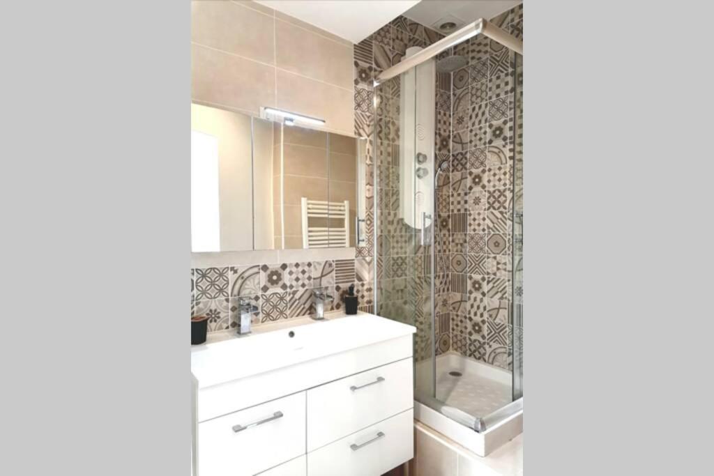 Les Etapes Chartraines Parking Wifi Jaccuzi Apartamento Chartres Exterior foto